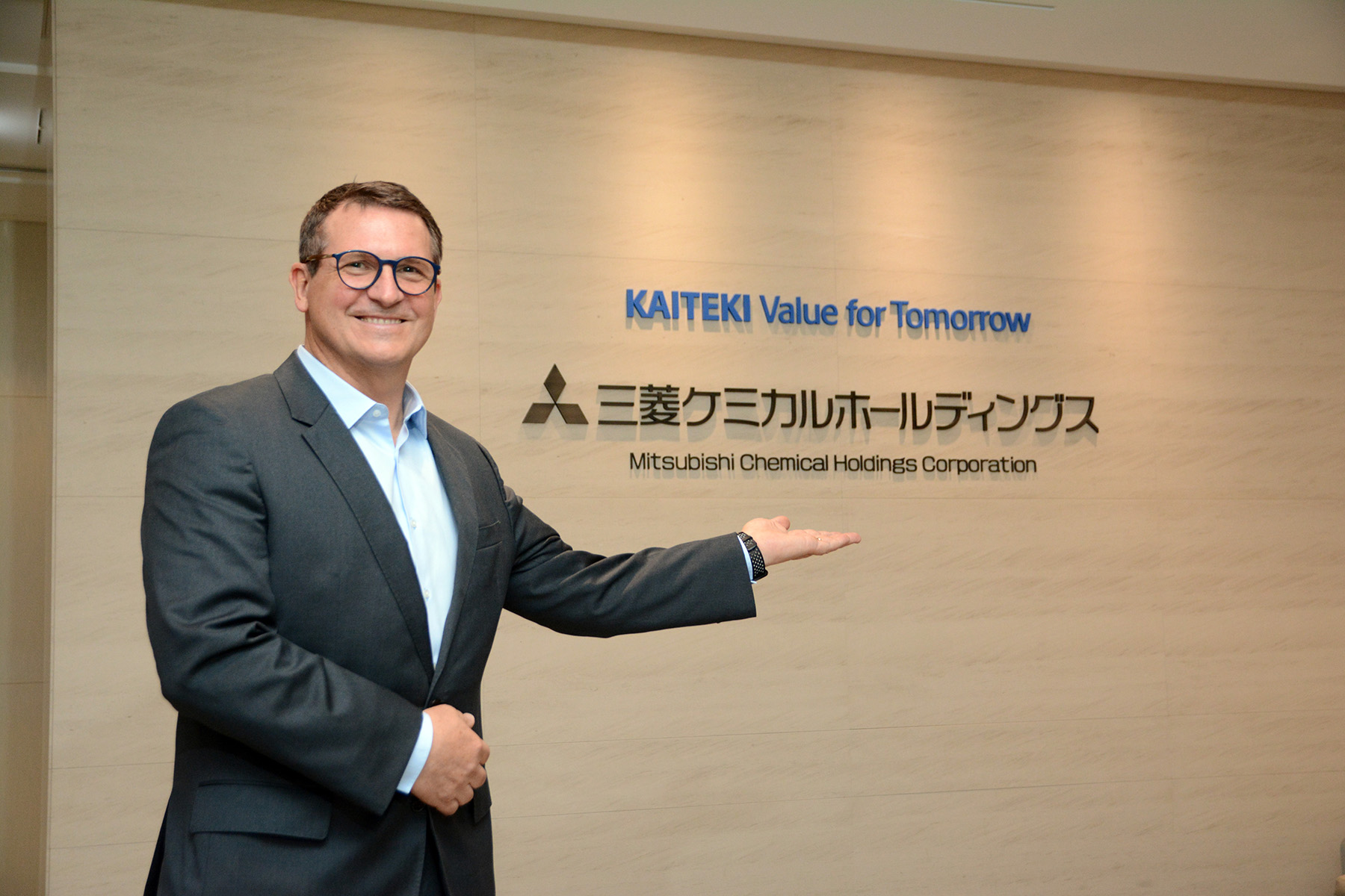 石油化学を売却 機能商品を主力に 初の外国人社長が変革する三菱ケミカルホールディングス